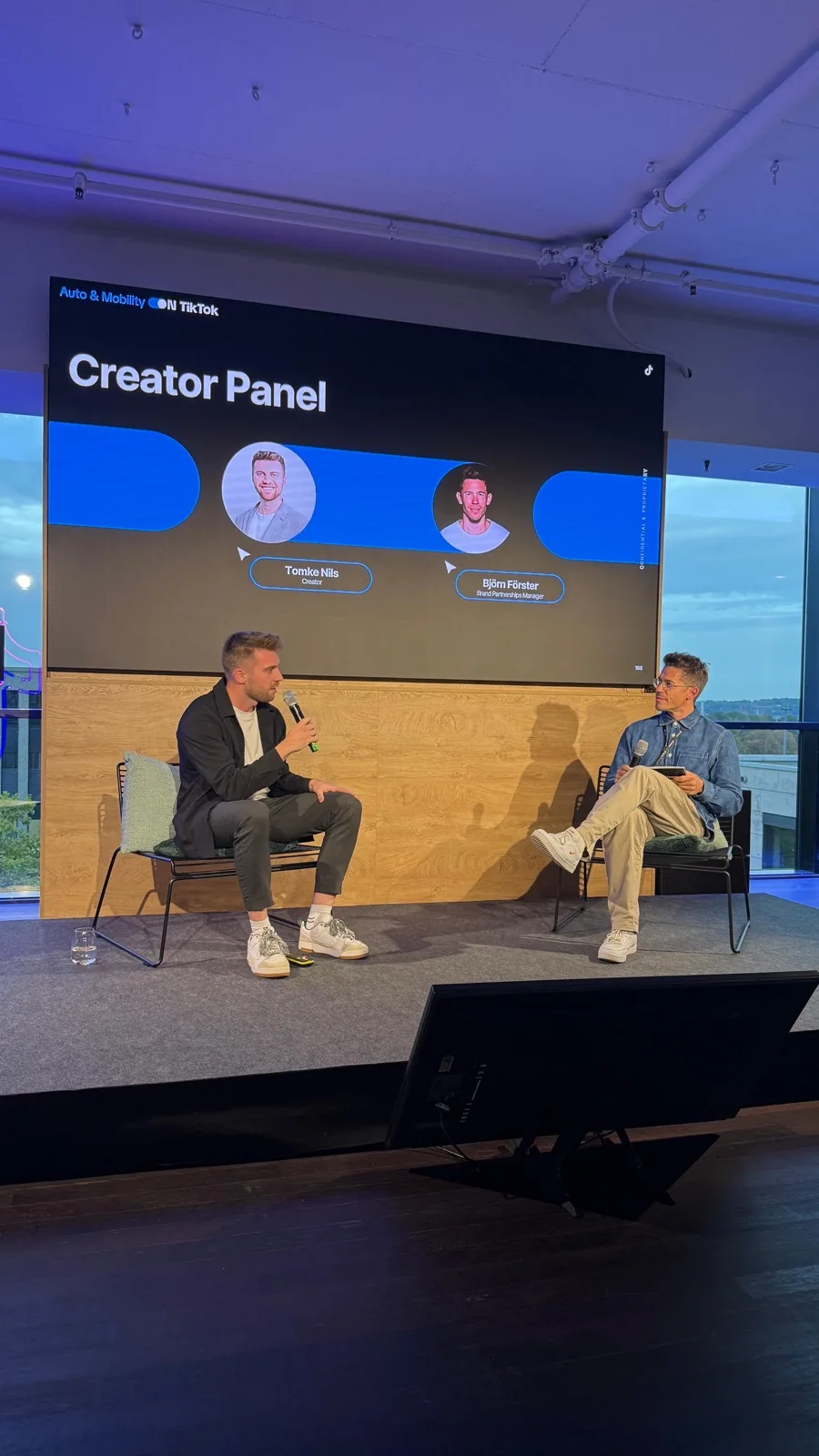 Tomke auf der Bühne beim Creator Panel
