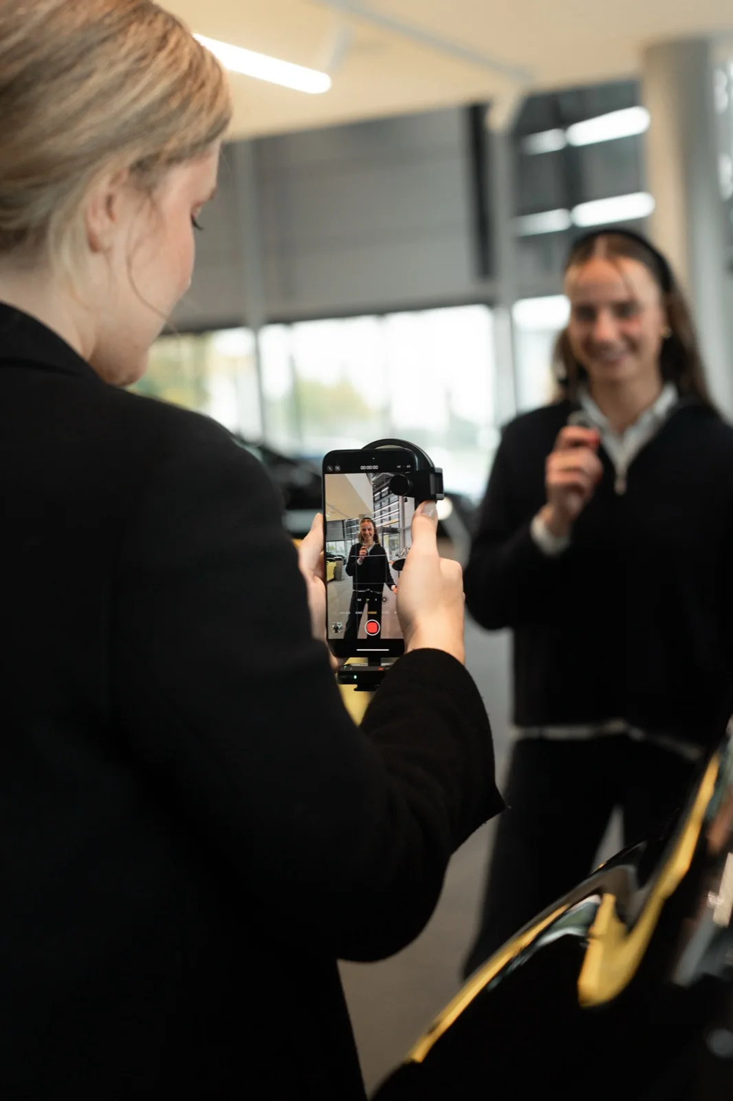 Mobile Content-Produktion mit dem Smartphone im Autohaus